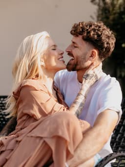 Léo Pereira e Karoline Lima aparecem juntos após reatar namoro.. Reprodução: Gshow