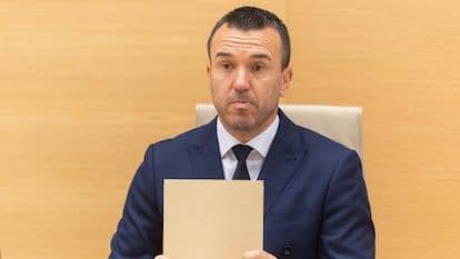 Susana Camarero, vice-presidente da Generalitat, afirma que todas as pessoas que apertaram o botão de teleassistência receberam atendimento. Reprodução: El País