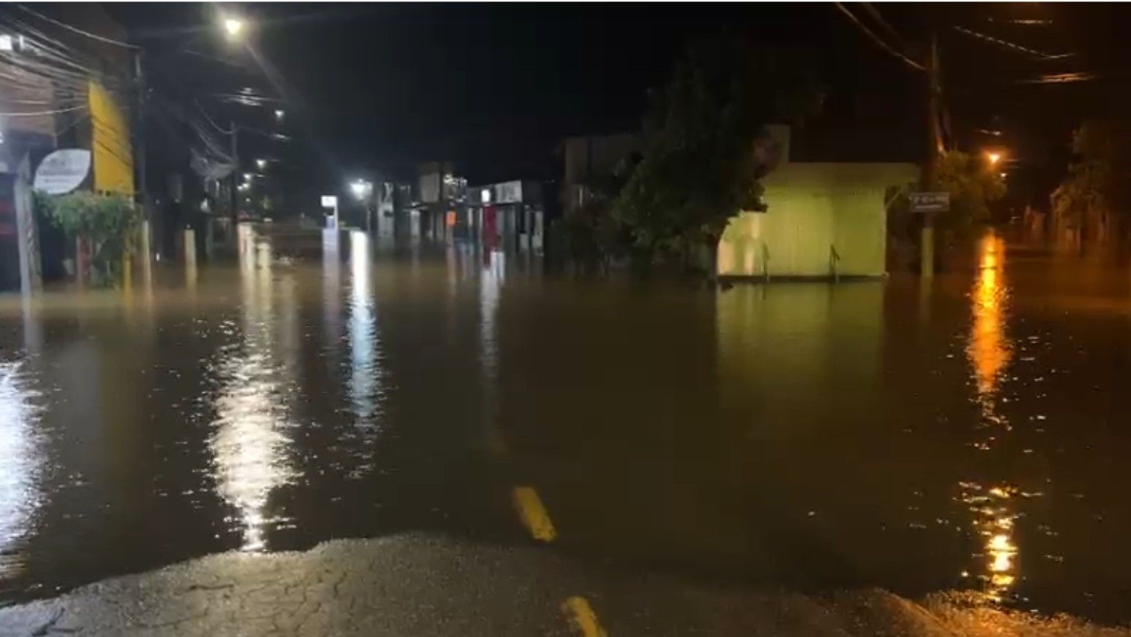 [Risco muito alto de deslizamentos em Ubatuba, alerta Cemaden]. Reprodução: G1