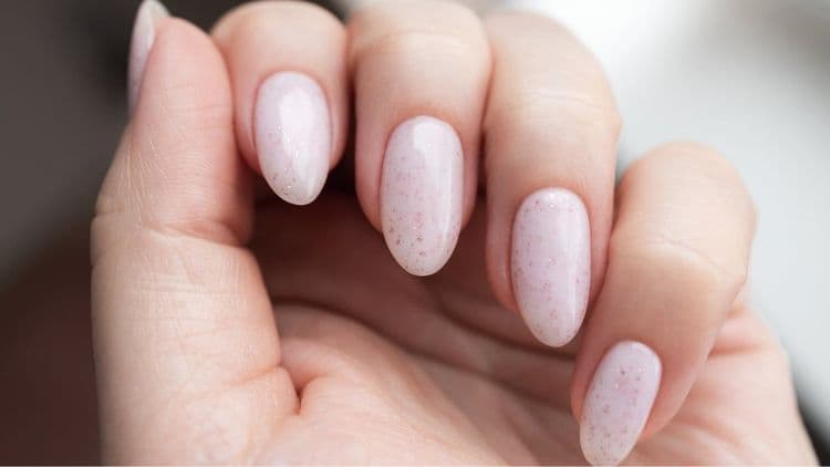 Dicas para fazer manicura semipermanente em casa, elevando a autoestima com unhas bem cuidadas. Reprodução: El País