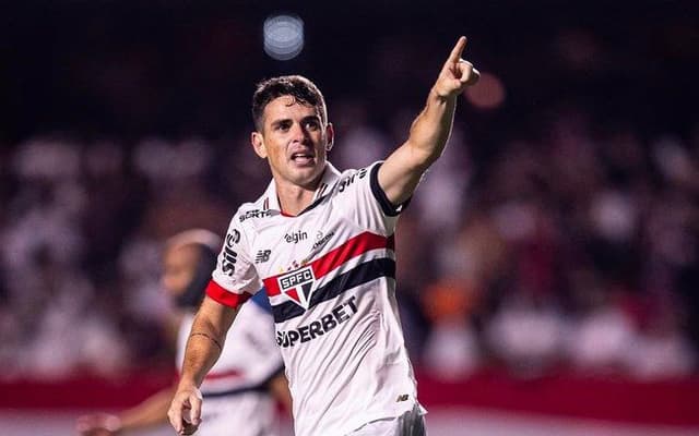 São Paulo atualiza estado de Oscar após diagnóstico; atleta permanece estável internado no Einstein. Legenda da imagem. Reprodução: Retorno do item 11