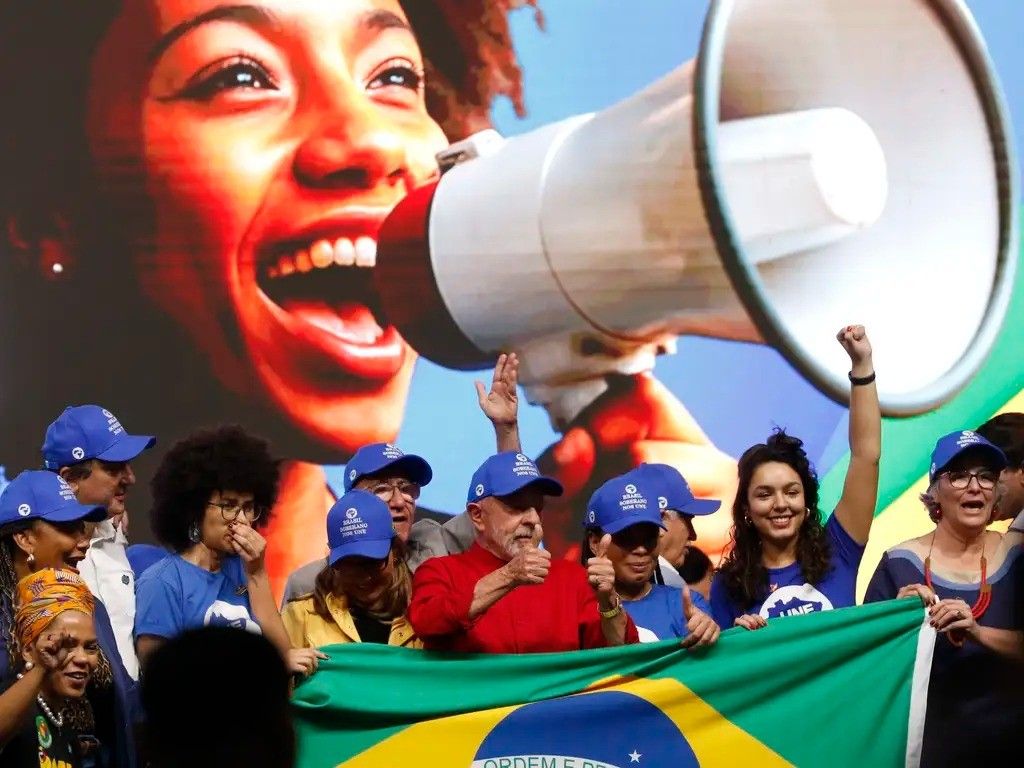 UNE vê retrocesso em veto de Lula e cobra mudanças na Lei do Estágio - Foto: O Globo