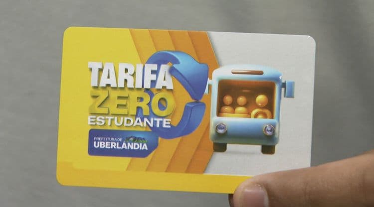 Filas no Terminal Central após o fim do prazo da Tarifa Zero em Uberlândia. Reprodução: Globo.