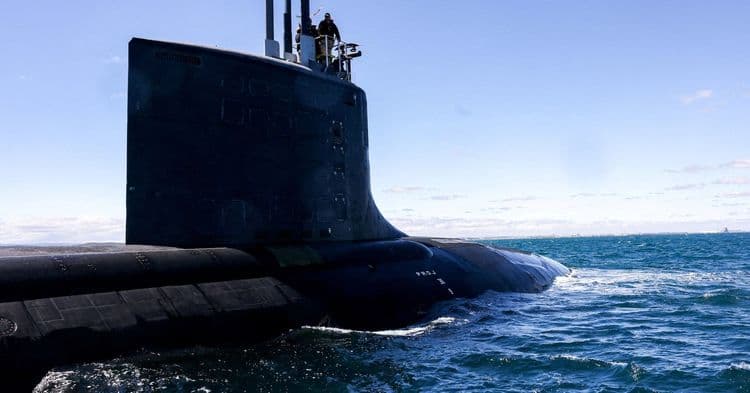Dúvidas surgem sobre venda de submarinos a Australia devido a tarifas de Trump e preocupações com China. Reprodução: Reuters