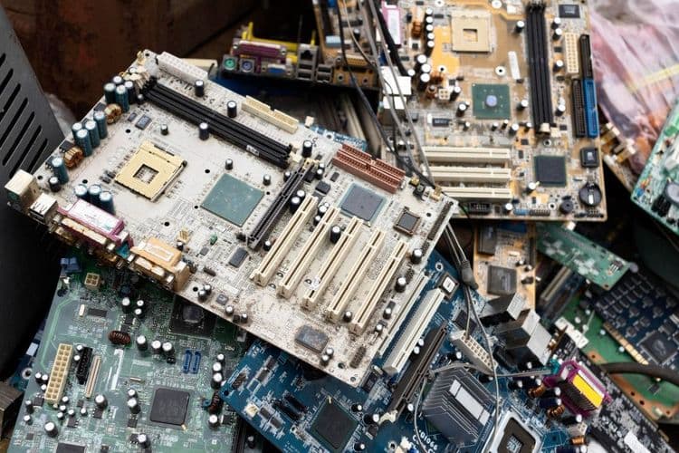 Estudantes do Colégio CBV lançam projeto EcoTech para o descarte consciente de lixo eletrônico. Reprodução: Folha PE