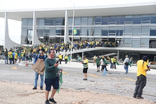 Integrantes do partido em Brasília buscam apoio para requerimento de urgência. Reprodução: CNN Brasil