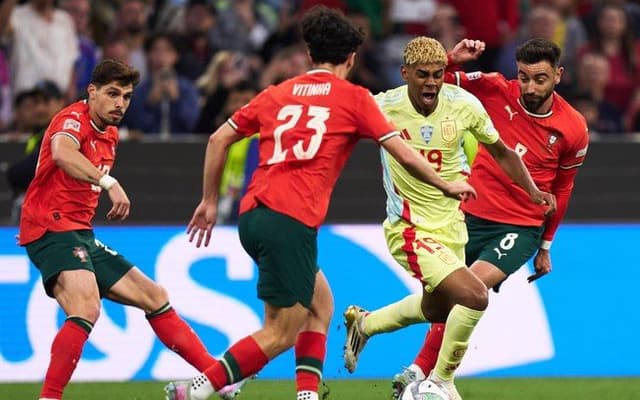 Cristiano Ronaldo celebra o título da Nations League após vitória nos pênaltis sobre a Espanha. Reprodução: X - Selección Española Masculina de Fútbol