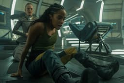 Demerzel e Gaal se reencontram após séculos no episódio 'The Shape of Time'. Reprodução: Gizmodo