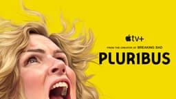 Rhea Seehorn em Pluribus. Aviso nos créditos: feito por humanos. Reprodução: Retorno do item 11