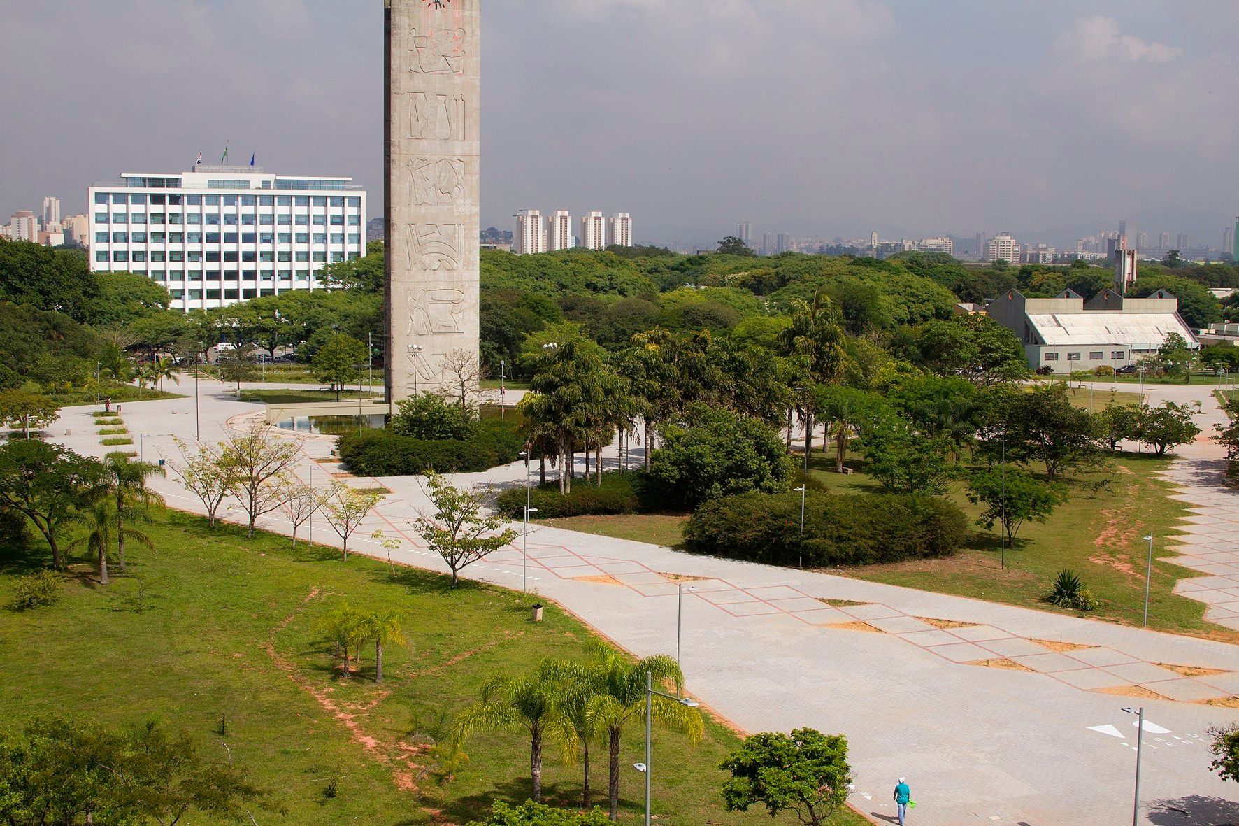 [Professores e estudantes em greve nas universidades federais, incluindo USP e Uerj.]. Reprodução: Oglobo