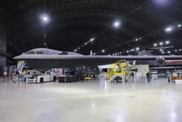 B-2 Spirit stealth bomber em exibição no Museu Nacional da Força Aérea dos EUA. Legenda da imagem. Reprodução: Business Insider