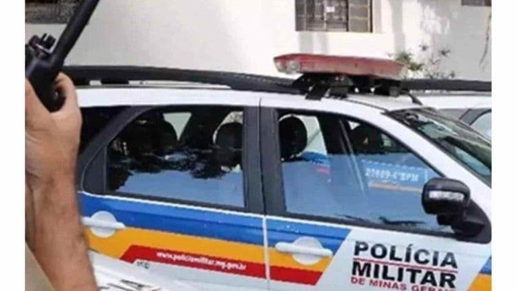 Crianças se reúnem na sala de aula após incidente violento em colégio particular. Reprodução: iG