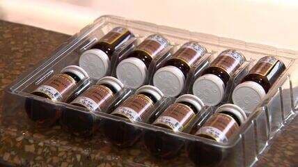 Hospital da Unicamp recebe 100 frascos de antídoto para casos de intoxicação por metanol. Legenda da imagem. Reprodução: Retorno do item 11