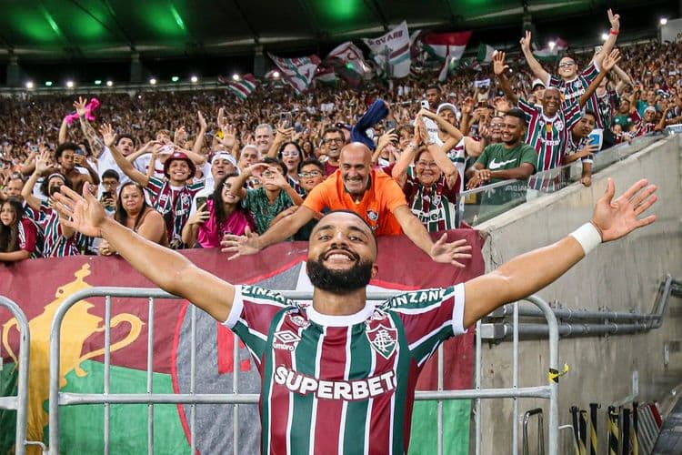 Lateral tricolor desestabiliza craque santista e marca gol decisivo na partida. Reprodução: Globo
