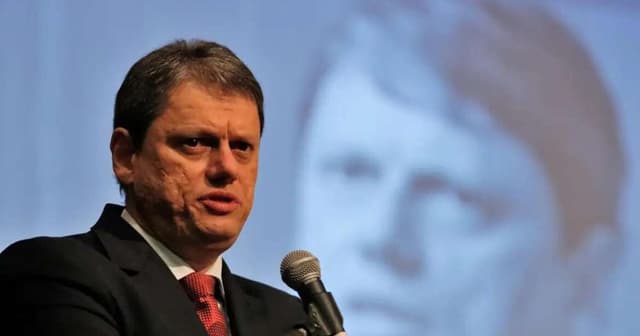 Tarcísio enfrenta vaias em inauguração de túnel na Baixada