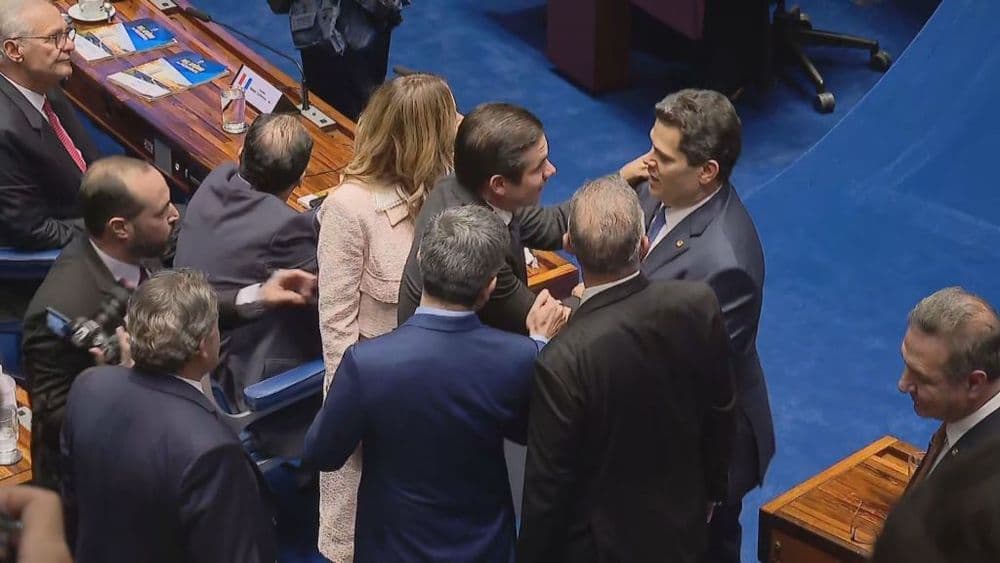 Hugo Motta e Davi Alcolumbre se encontram no Senado
