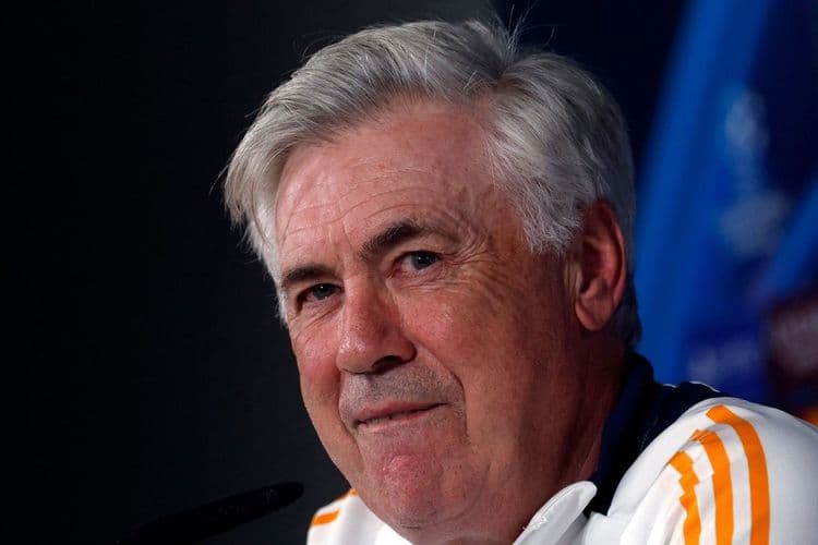 Diego Fernandes tenta convencer Carlo Ancelotti a treinar a seleção brasileira em maio. Reprodução: Globo