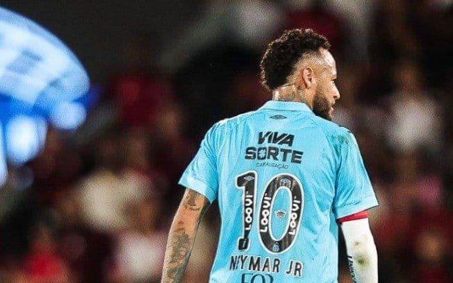 Neymar reclama da arbitragem após cartão na derrota do Flamengo. Reprodução: IG
