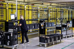 Instalações da Amazon em Illescas, tema de debate sobre uso de algoritmos no controle de trabalhadores. Legenda da imagem. Reprodução: Retorno do item 11