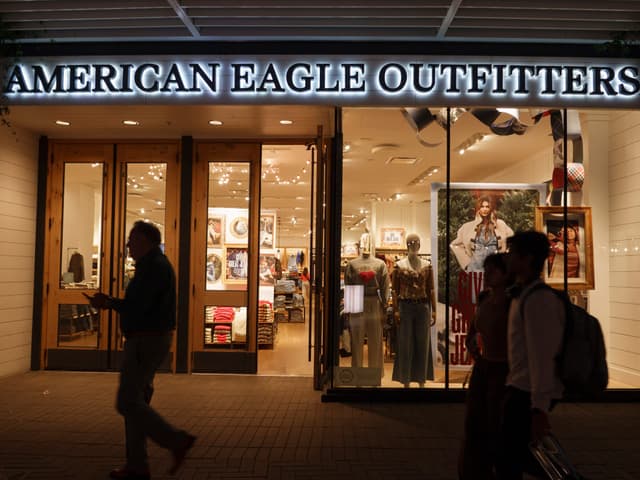 Sydney Sweeney e aposta anti-IA da Aerie rendem frutos para a American Eagle.. Reprodução: Businessinsider