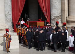 Corpo do papa é exposto para visitação na Basílica de São Pedro. Reprodução: Globo