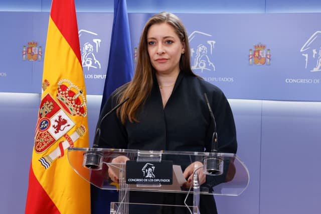 [Políticos discutem país de origem de detidos após apoio do PP à Vox]. Reprodução: Elpais