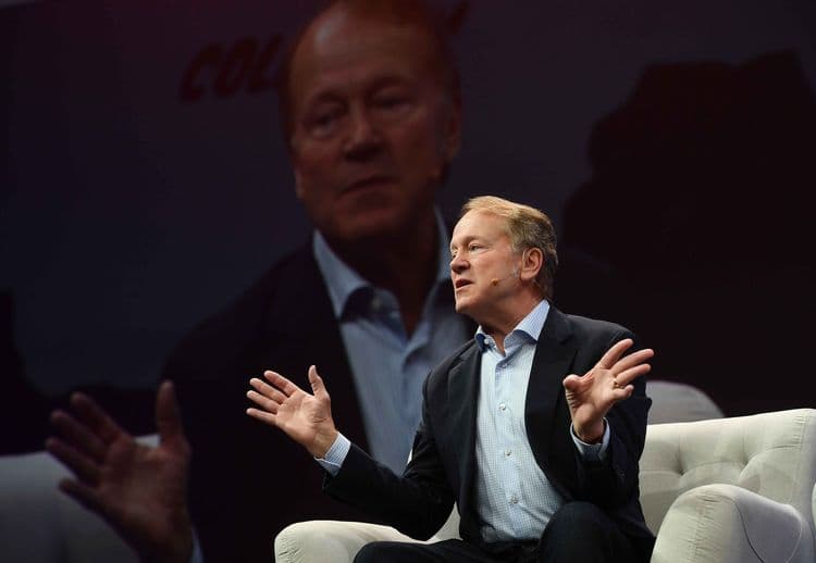 John Chambers alerta: líderes devem se reinventar anualmente na era da IA. Reprodução: Business Insider