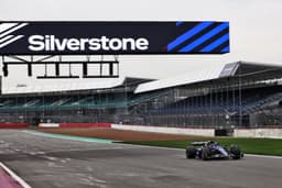 Carlos Sainz estreia com Williams de 2025 em Silverstone