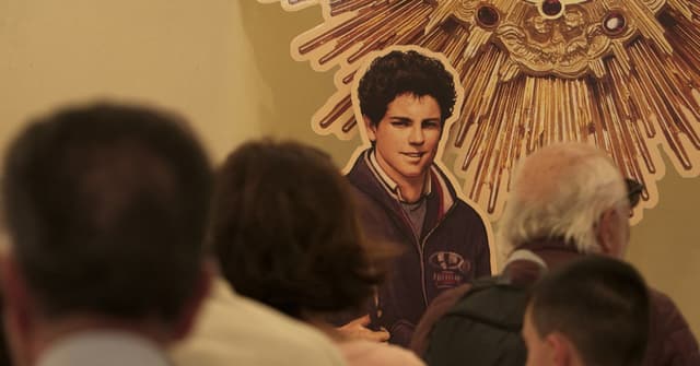 Suspensa a canonização de Carlo Acutis após a morte do Papa Francisco. Reprodução: Reuters