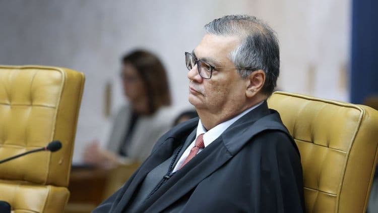 Dino e deputados discutem emendas, impasse persiste