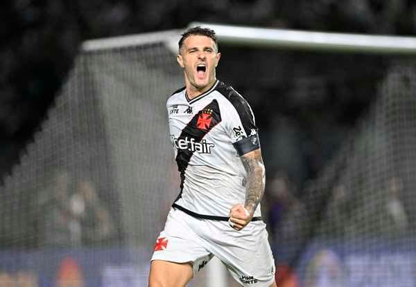 Vegetti renova contrato e se destaca no Vasco