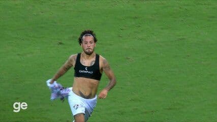 Guga celebra o gol da vitória do Fluminense sobre o Vasco, em grande desempenho no clássico. Reprodução: Globo