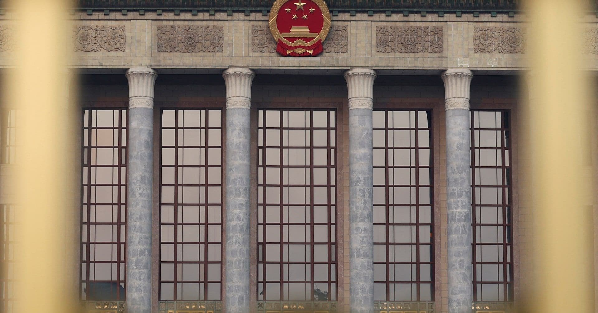 Políticos chineses se comprometem a apoiar empresas e trabalhadores afetados por tarifas dos EUA. Reprodução: Reuters