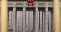 Políticos chineses se comprometem a apoiar empresas e trabalhadores afetados por tarifas dos EUA. Reprodução: Reuters