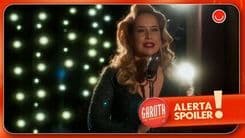 Ligia emociona a Raimundo ao apresentar sua nova música na boate Estúpido Cupido. Reprodução: Globo