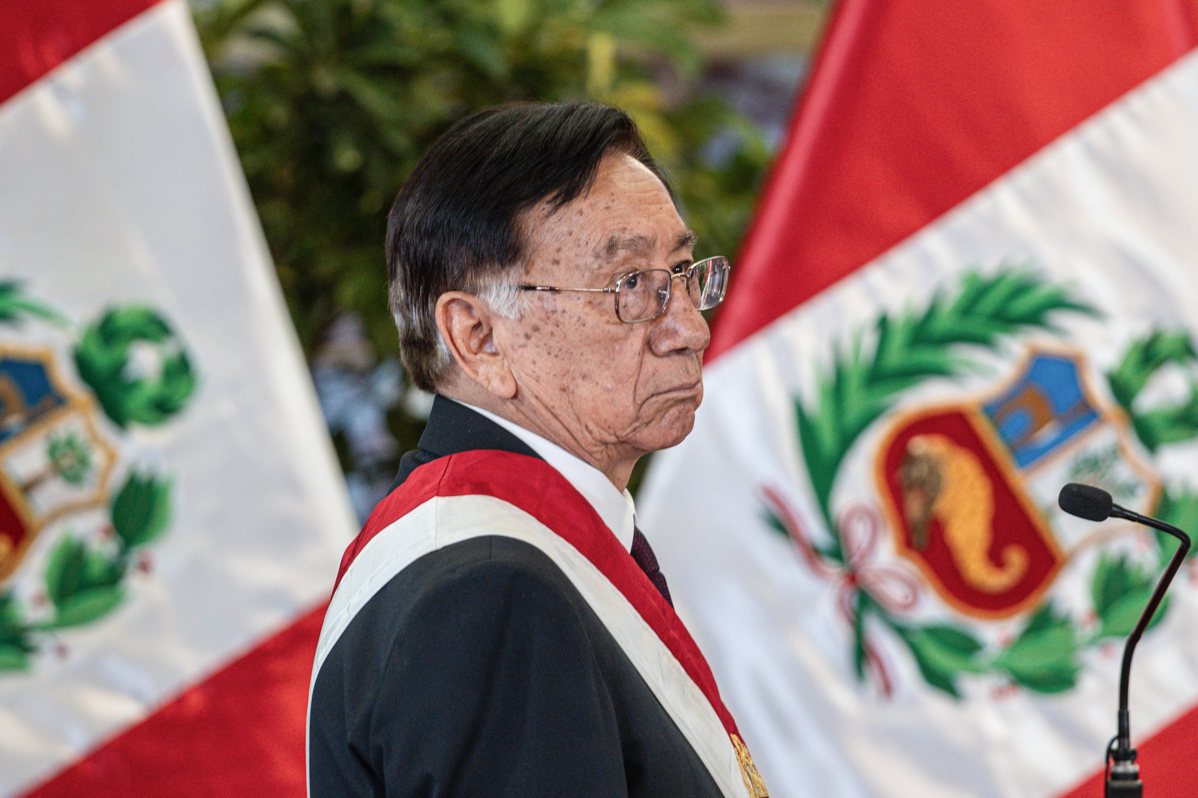 [Presidente peruano conversa com Kant e Hegel]. Reprodução: Elpais