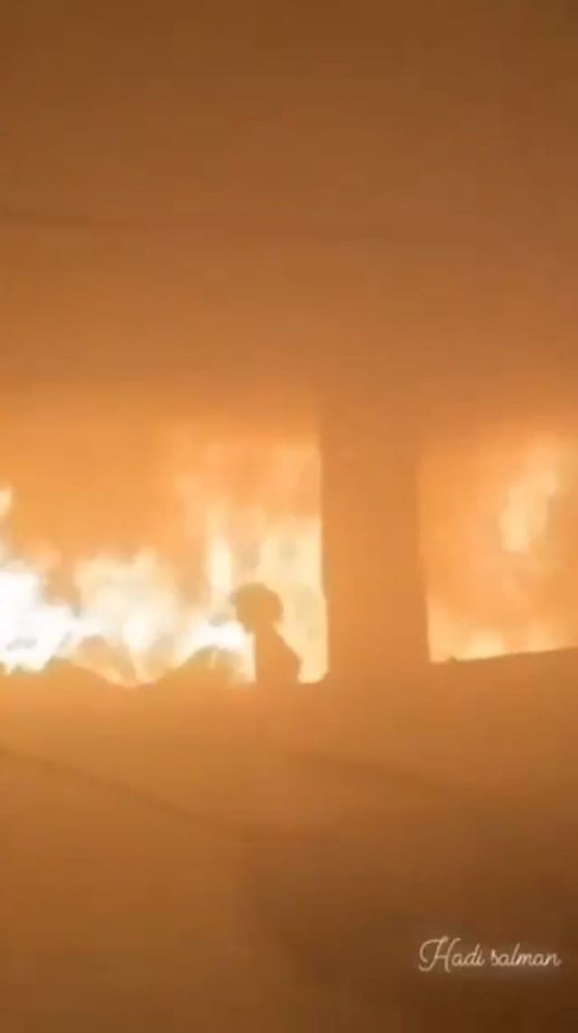 Menina de 5 anos sobrevive a bombardeio em Gaza, enquanto corre entre as chamas. Reprodução: Globo