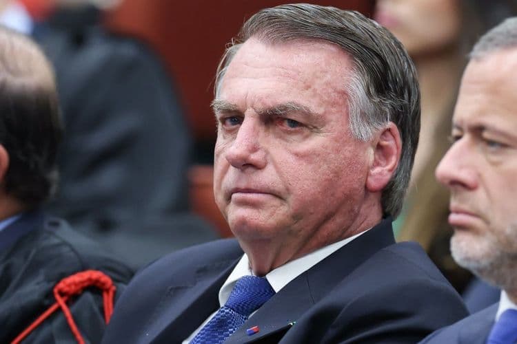Bolsonaro e as Joias: PGR Arquiva Inquérito de Vacinas
