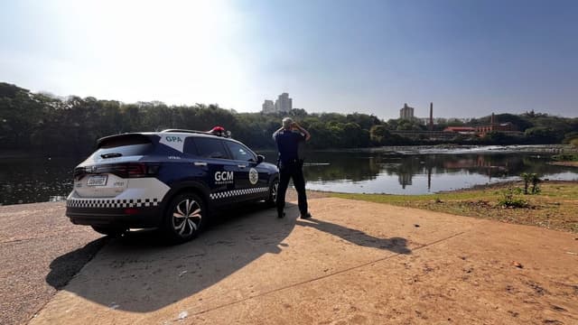 Ronda aquática da GCM patrulha margens dos rios Piracicaba e Corumbataí. Legenda da imagem. Reprodução: Globo