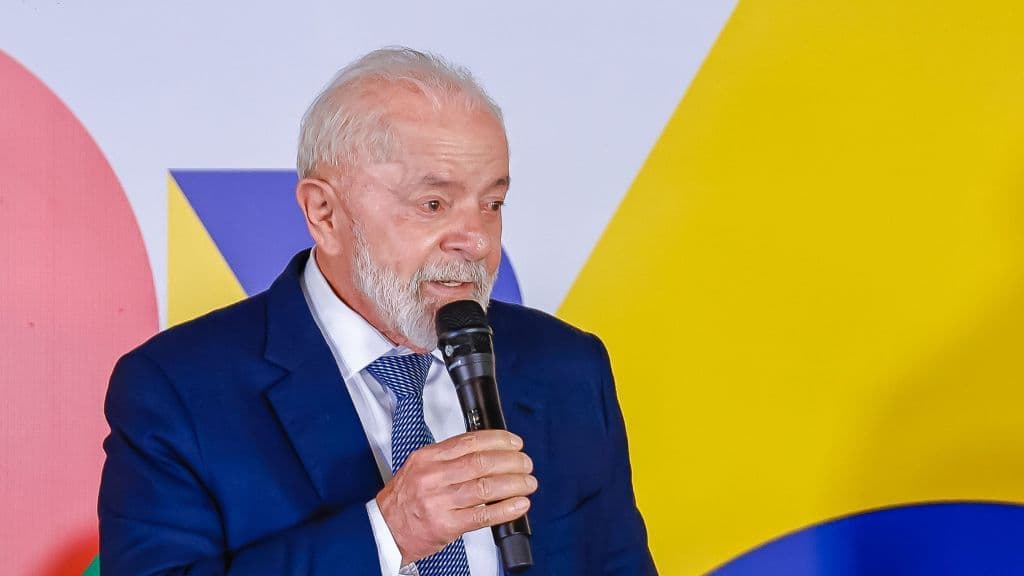 Lula Destaca Economia e Harmonia entre Poderes em Mensagem