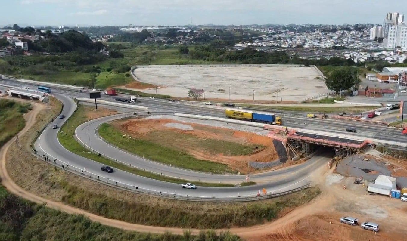 Viaduto de acesso a Jacareí é liberado na rodovia Presidente Dutra. Legenda da imagem. Reprodução: Globo