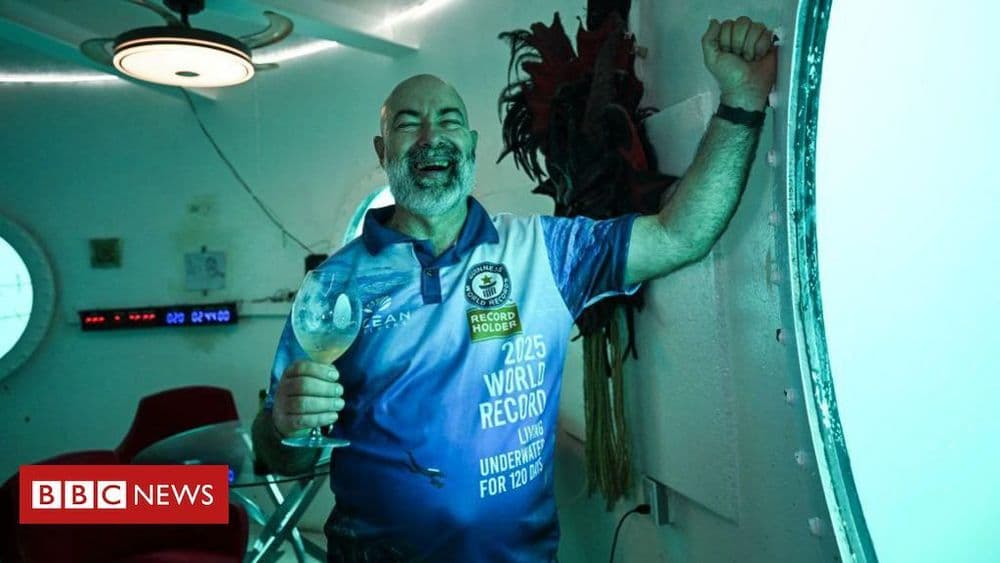 Engenheiro bate recorde vivendo quatro meses embaixo d'água