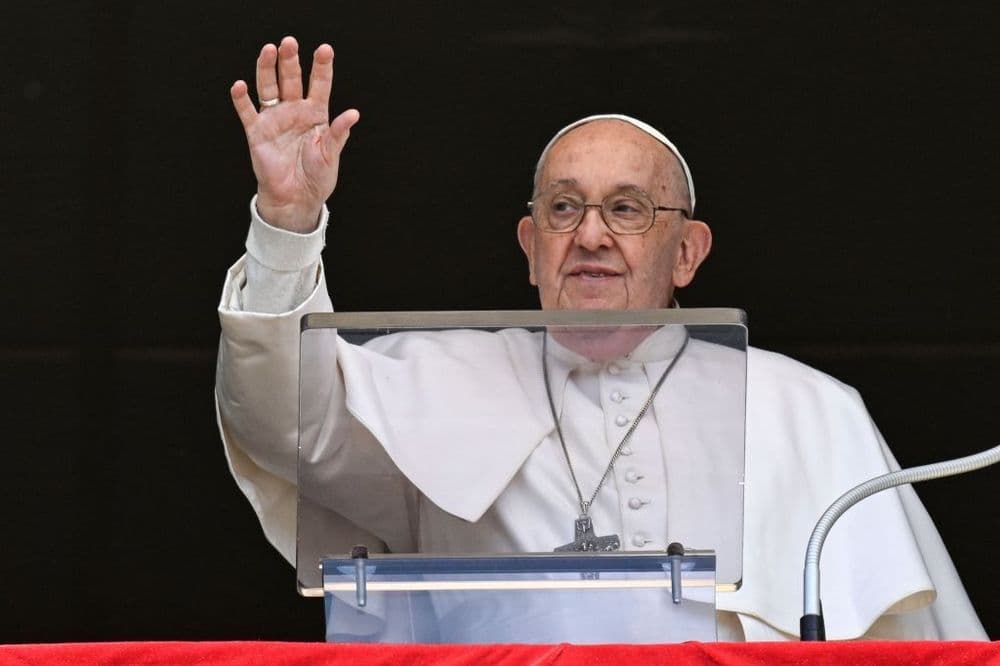 Papa Francisco continua internado com infecção respiratória