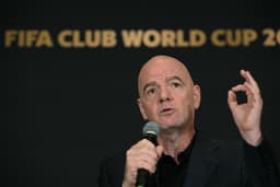 Gianni Infantino destaca sucesso financeiro da Copa do Mundo de Clubes durante coletiva na Trump Tower. Reprodução: Globo