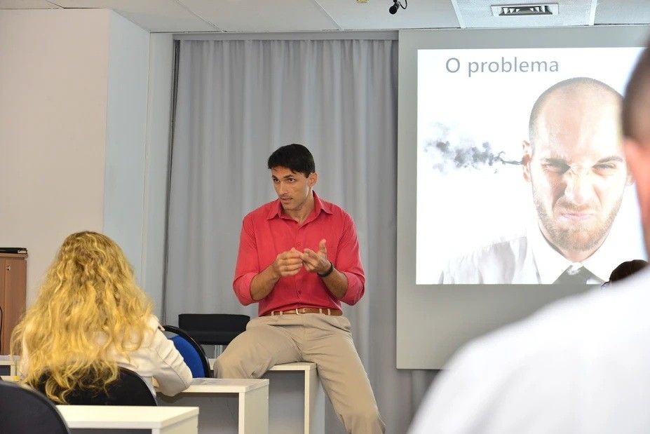 Empresa lança programa gratuito de treinamento profissional