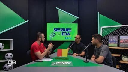 Jogadores do Bahia entram em campo com cães vestidos de Superman para promover adoção de animais. Reprodução: Globo