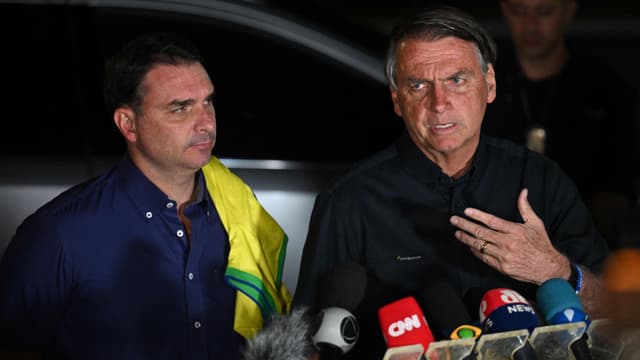 Flávio Bolsonaro diz que o pai quer vê-lo como candidato à presidência do Brasil. Reprodução: Elpais