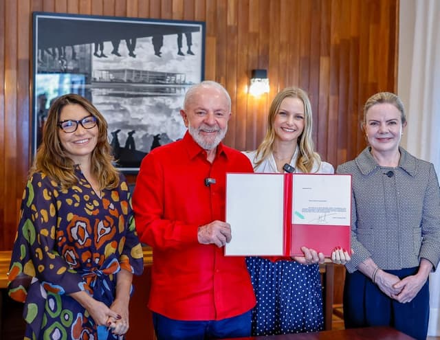 Gleisi celebra indicação de Lula ao STM