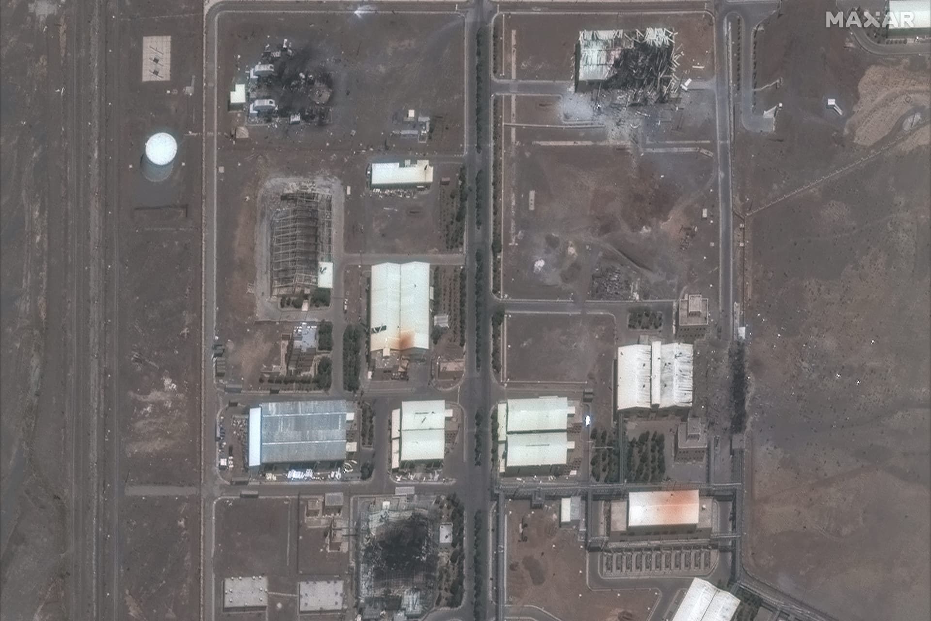 Imagem mostra danos significativos no complexo nuclear de Natanz, após ataques aéreos de Israel. Reprodução: Business Insider