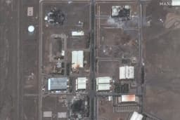 Imagem mostra danos significativos no complexo nuclear de Natanz, após ataques aéreos de Israel. Reprodução: Business Insider